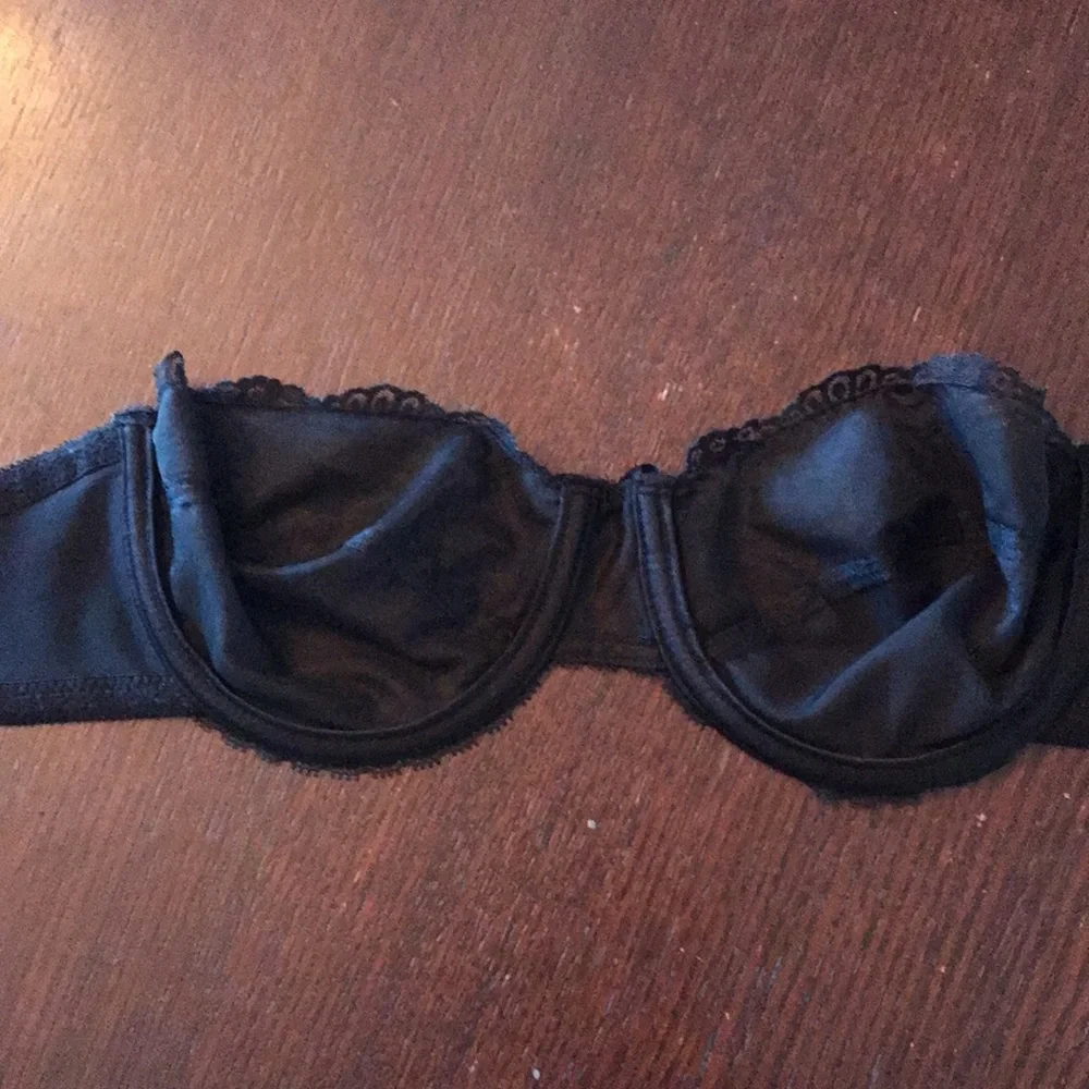 Vintage bra black lace Vanity Fair 36A strapless